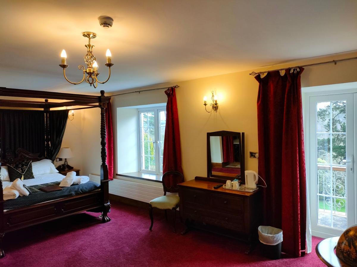 Great Trethew Manor Hotel & Self Catering Lodges リスカード エクステリア 写真