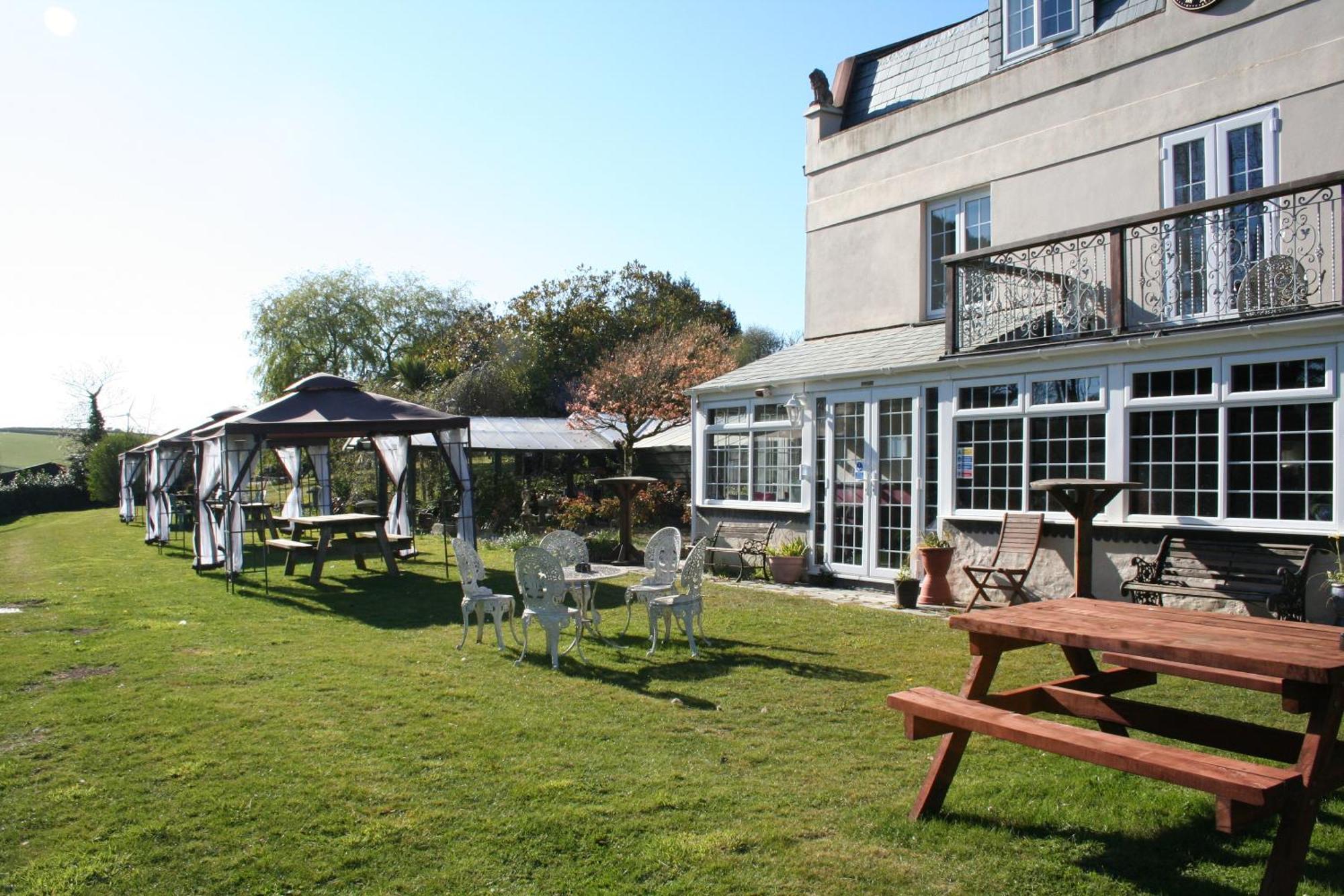 Great Trethew Manor Hotel & Self Catering Lodges リスカード エクステリア 写真